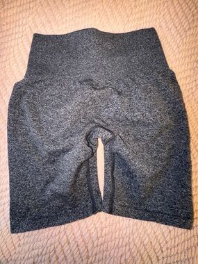 NVGTN Seamless Scrunch Butt Biker Shorts Gray Marl Size S